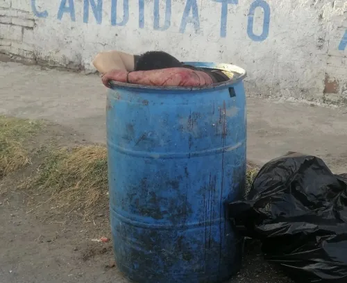 Dejan a sujeto morir dentro de un tambo tras darle una golpiza