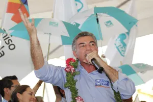 A Plaza del Productor y red de salud para menores, se compromete Gali