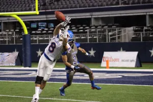 Borregos consiguen primera victoria de la temporada en AT&T Stadium