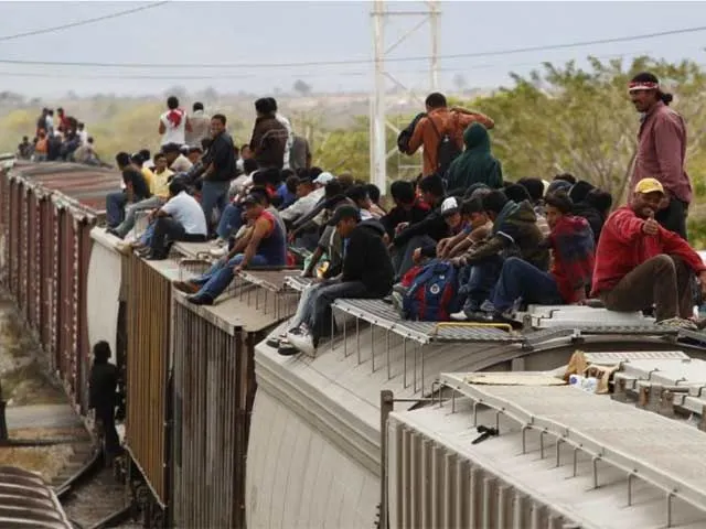 Agente fronterizo de EU cobraba 15 mil dólares por cada migrante