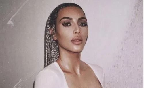 ¿Muy flaca o en forma? Kim Kardashian desata el debate con este ardiente selfie