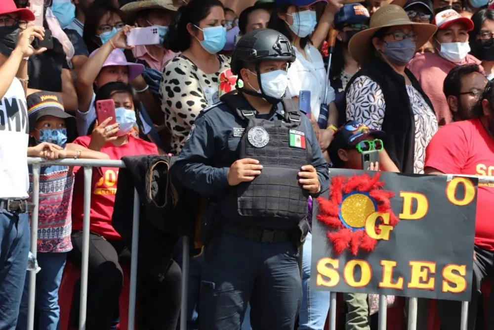 Al momento saldo blanco en la parada cívico militar del 5 de Mayo : Ayuntamiento de Puebla