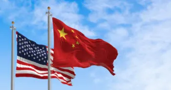 Trump admite que los aranceles del 100% a China “no son sostenibles”, pero mantiene la presión comercial