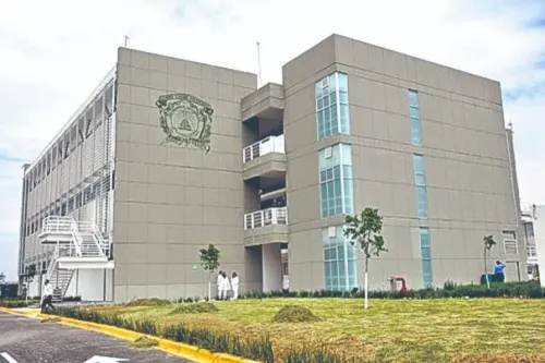 Uaemex retira de hospitales a 210 alumnos