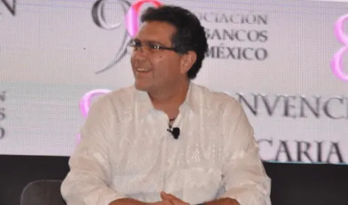 Ríos Piter acudirá al TEPJF por fallo del INE sobre firmas