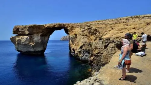Malta lamenta el derrumbe de la Ventana Azul, la icónica roca que apareció en “Game of Thrones”