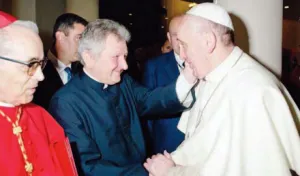 Escándalo gay se filtra en Vaticano; asesor del Papa, involucrado