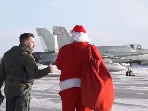 Militares de EU y Canadá siguen rastro de Santa Claus