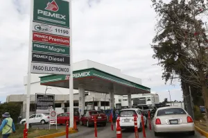 Gasolina no aumentará su precio, ni disminuirá en el corto plazo: Cocener