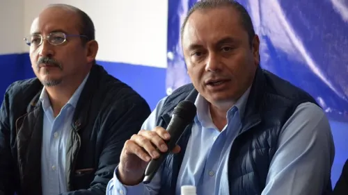 Guillermo Velázquez con gusto por los pasteles y los perros caros 