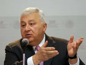 Gobernadores, primera instancia para sancionar a maestros faltistas: SEP