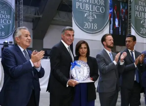 Conmemora Tony Gali el Día del Servidor Público
