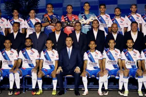 Moreno Valle se toma la fotografía oficial con el Club Puebla
