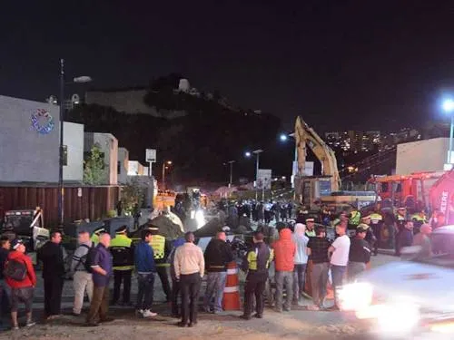 Continúan trabajos de rescate tras derrumbe en Huixquilucan