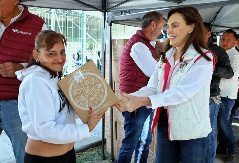 Entregan más de 4 mil despensas en La Resurrección para apoyar a familias poblanas