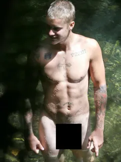 Ahora es Justin Bieber quien posa desnudo