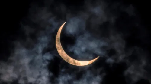 Eclipse anular de sol provoca aro de fuego en África y Asia