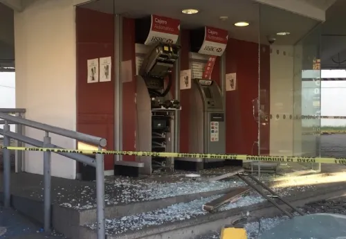 Roban sujetos cajero automático en la colonia Volcanes