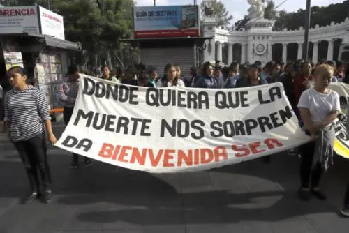 AMLO se reúne con padres de los 43 normalistas en el museo de Memoria y Tolerancia