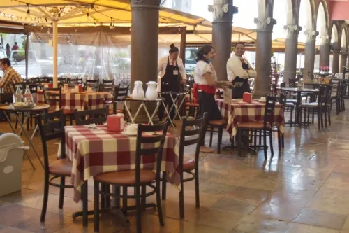 Empresarios lamentan decreto que prohíbe venta de bebidas alcohólicas abiertas