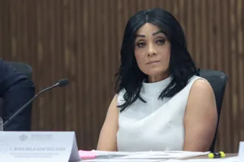 Rosa Isela Sánchez elude cuestionamientos y se limita a leer respuestas en comparecencia ante el Congreso