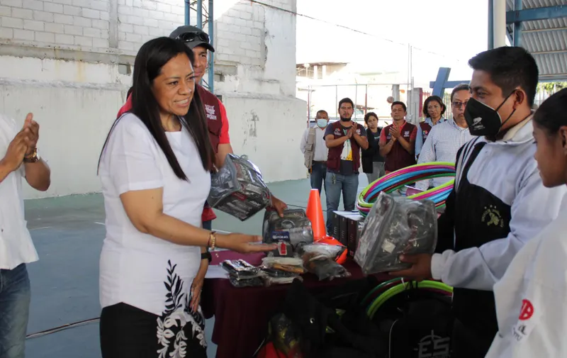 ARIADNA AYALA ENTREGA MATERIAL Y EQUIPO A CENTROS DE INICIACIÓN DEPORTIVA DEL AYUNTAMIENTO DE ATLIXCO