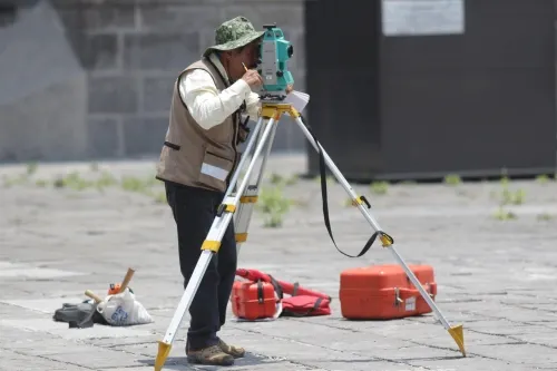 Supervisa INAH posibles afectaciones a lajas del atrio de Catedral