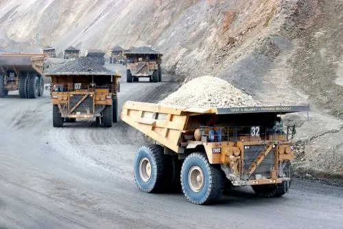 Peñoles y Grupo México amplían caída en Bolsa tras iniciativa minera de Morena