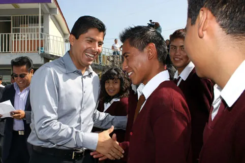 Sedesom entrega aula de medios en Santo Tomás Chiautla