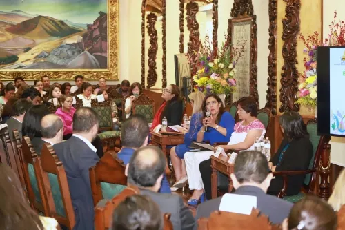 Por desconocimiento mujeres indígena no participan en la vida pública del país: Martínez Gorbea