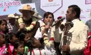 Graban a Rosario Robles y Euriviel Ávila cantando canciones de Juanga