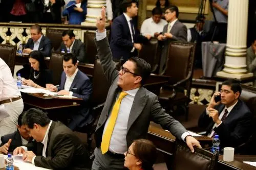 Creación de Comisión Especial de Seguimiento de Elección de Puebla causa encontronazo en Congreso