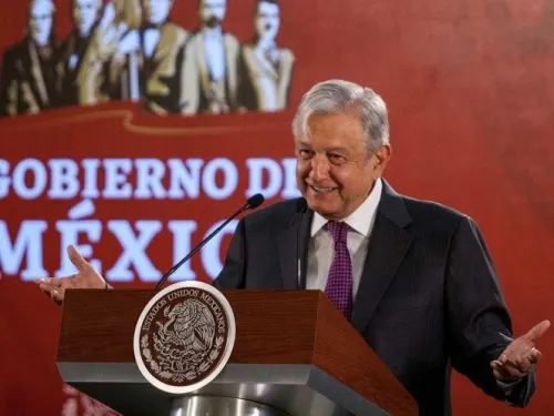 López Obrador y CNTE acuerdan mantener diálogo con mesas de trabajo