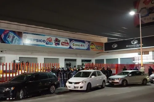La FGR catea abarrotes Arellano y decomisa mercancía robada