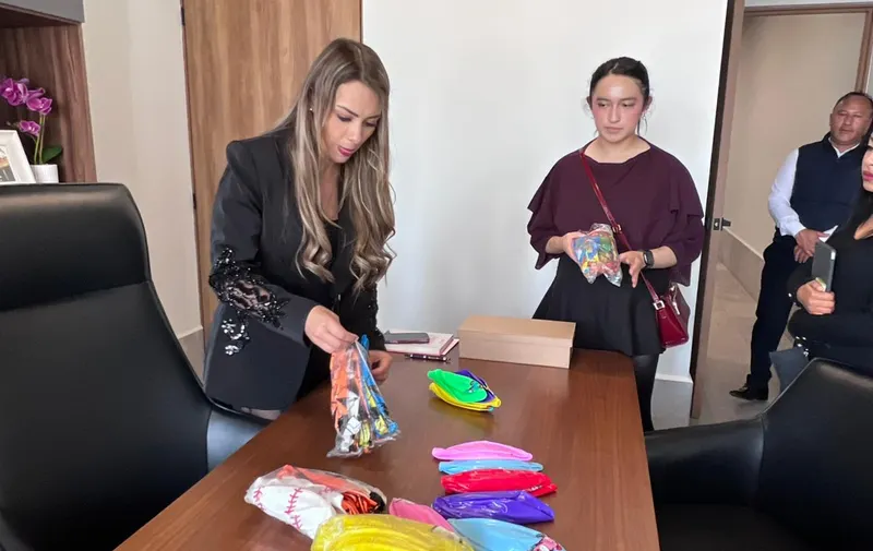 Comparte María de la Barreda alegría con donación de juguetes en fiestas decembrinas