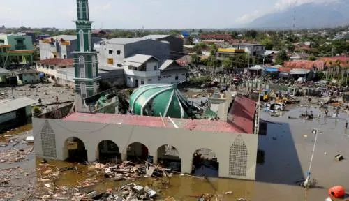 Sube a 1,234 la cifra de muertos por terremoto y tsunami en Indonesia