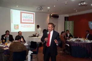 Agüera va adelante en encuesta con 44% sobre 41% de Gali: COE