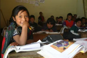 Becan a más de 17 mil niños indígenas poblanos en 4 años