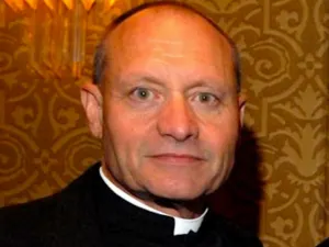 Iglesia suspende a sacerdote por vender metanfetaminas