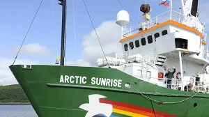 Buque de Greenpeace contenia droga y equipamiento militar y civil