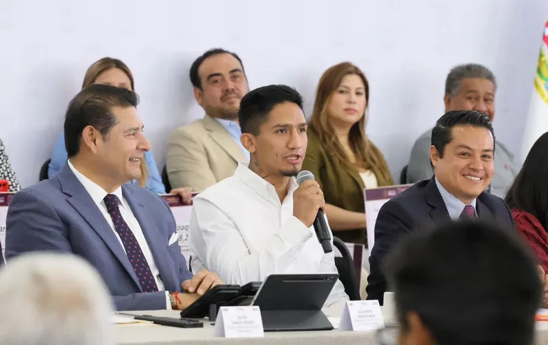 armenta-reconocimiento-boxeador-emmanuel-arellano
