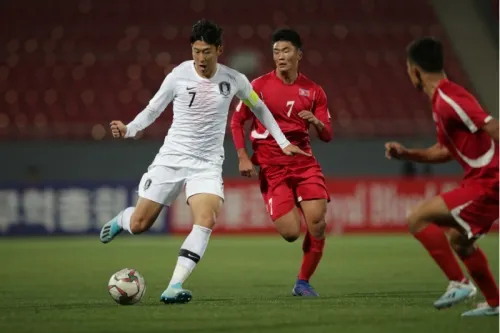 Sin público ni transmisión por TV, las Coreas empatan 0-0 rumbo a Qatar 2022