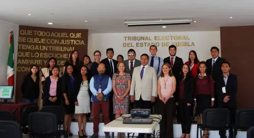 Participan alumnos de la BUAP y de la Universidad siglo XXI  en “magistrado por un día”