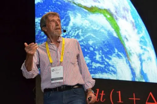 De haber un hallazgo importante en el futuro próximo, será sobre la materia oscura: Álvaro de Rújula