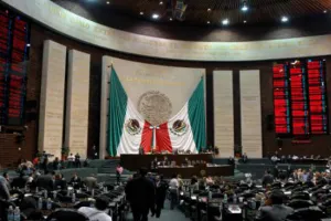 Reelección de diputados beneficiará a ciudadanos: catedrático