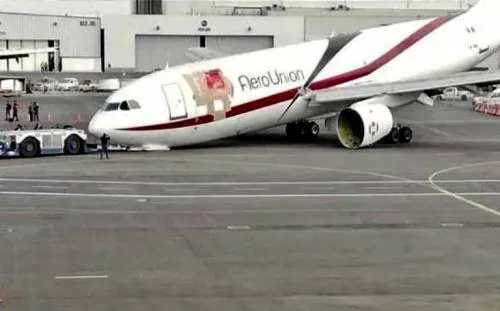 Avión de carga colapsa de nariz en el AICM