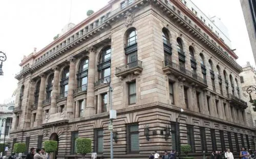 Presidencia impugna ante la Corte suspensión de ley de salarios a Banxico