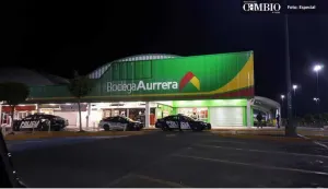 Ladrones con pasamontañas aterrorizan a clientes de Aurrera