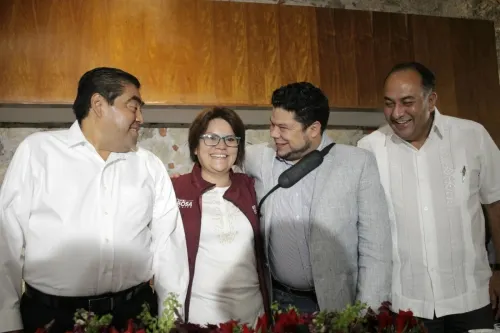 Designa Barbosa a Verónica Vélez como directora de Comunicación Social
