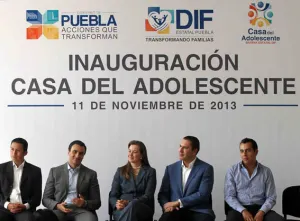 Rafael Moreno Valle y Martha Erika Alonso inauguran casa del adolescente